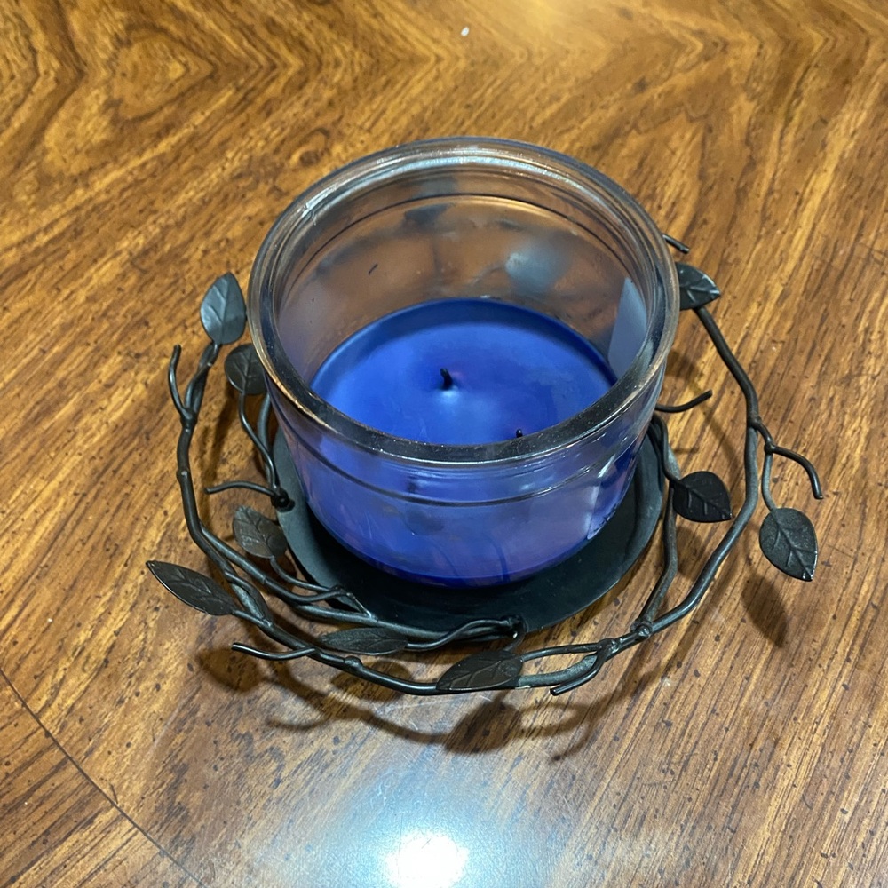 Black Metal Leaf Design Candle Holder